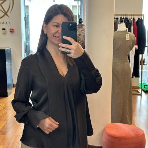 Túnica acetinada com lenço franjas