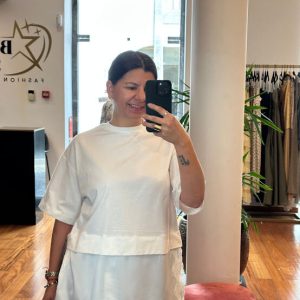 T-shirt com renda branca